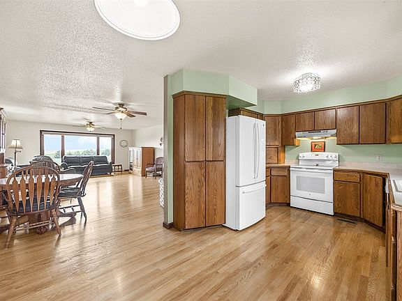 4th image of 130 Joseph Ln SE