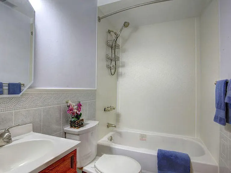 302 Greenview Dr — Photo 10