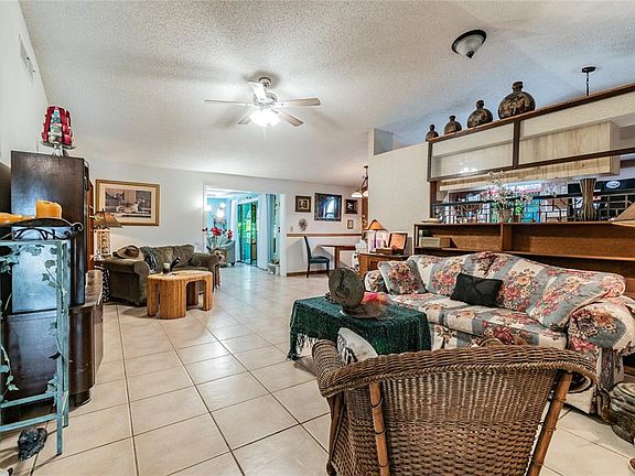 5th image of 205 Lake Charles Ct