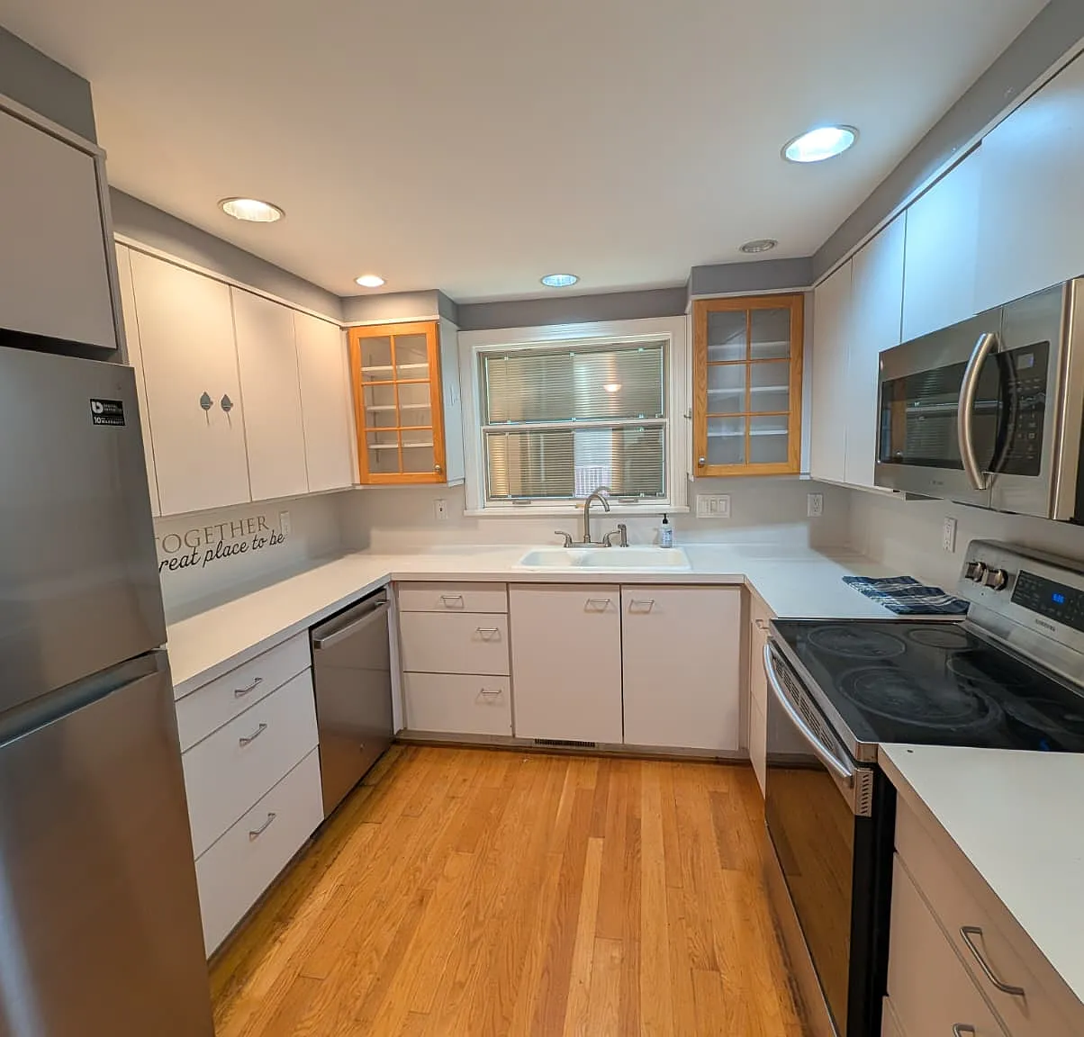 3 bed, 1170 sqft, $2,200 — Photo 3