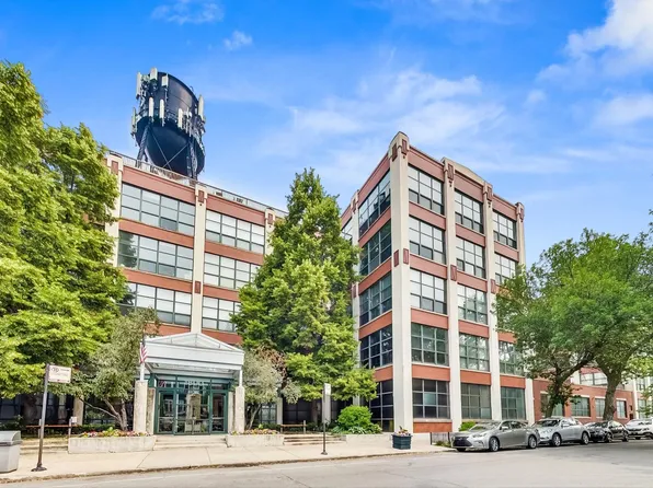 1800 W Roscoe St APT 510, Chicago, IL 60657