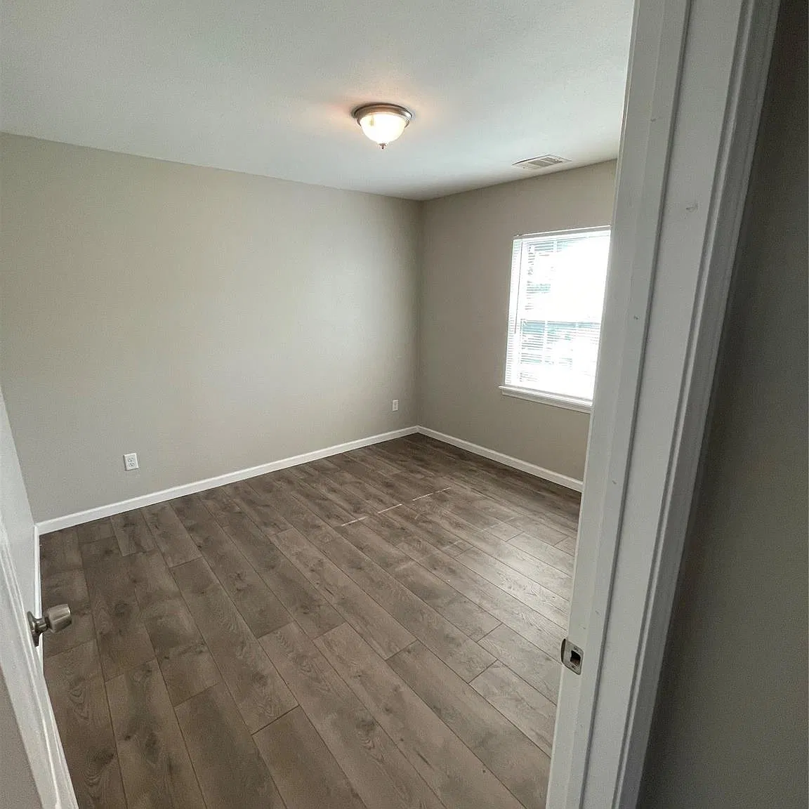 3 bed, 2.0 bath, 1391 sqft, $1,800 — Photo 3