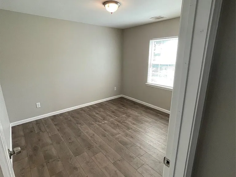3211 Retta St — Photo 3