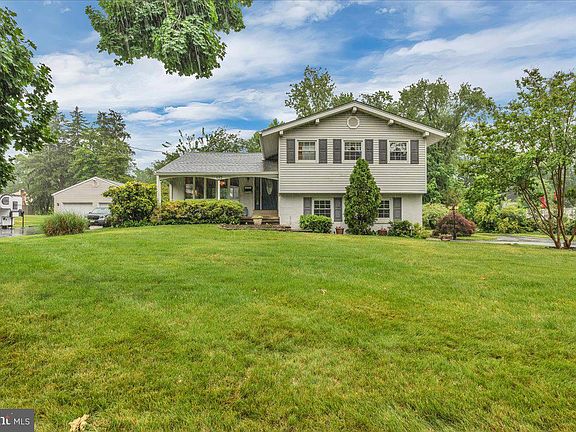 3rd image of 132 Wedgewood Dr
