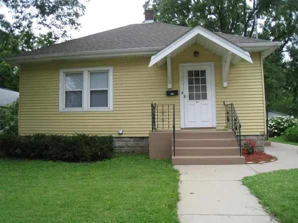 2018 17th St, Rock Island, IL 61201