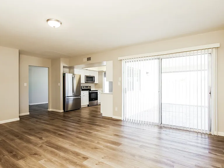 15028 N 40th Pl — Photo 8