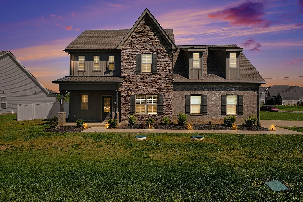 Building Photo - 624 Donna Oaks Dr