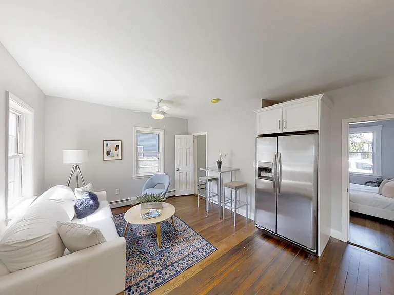 836 Canterbury St #1R — Photo 4