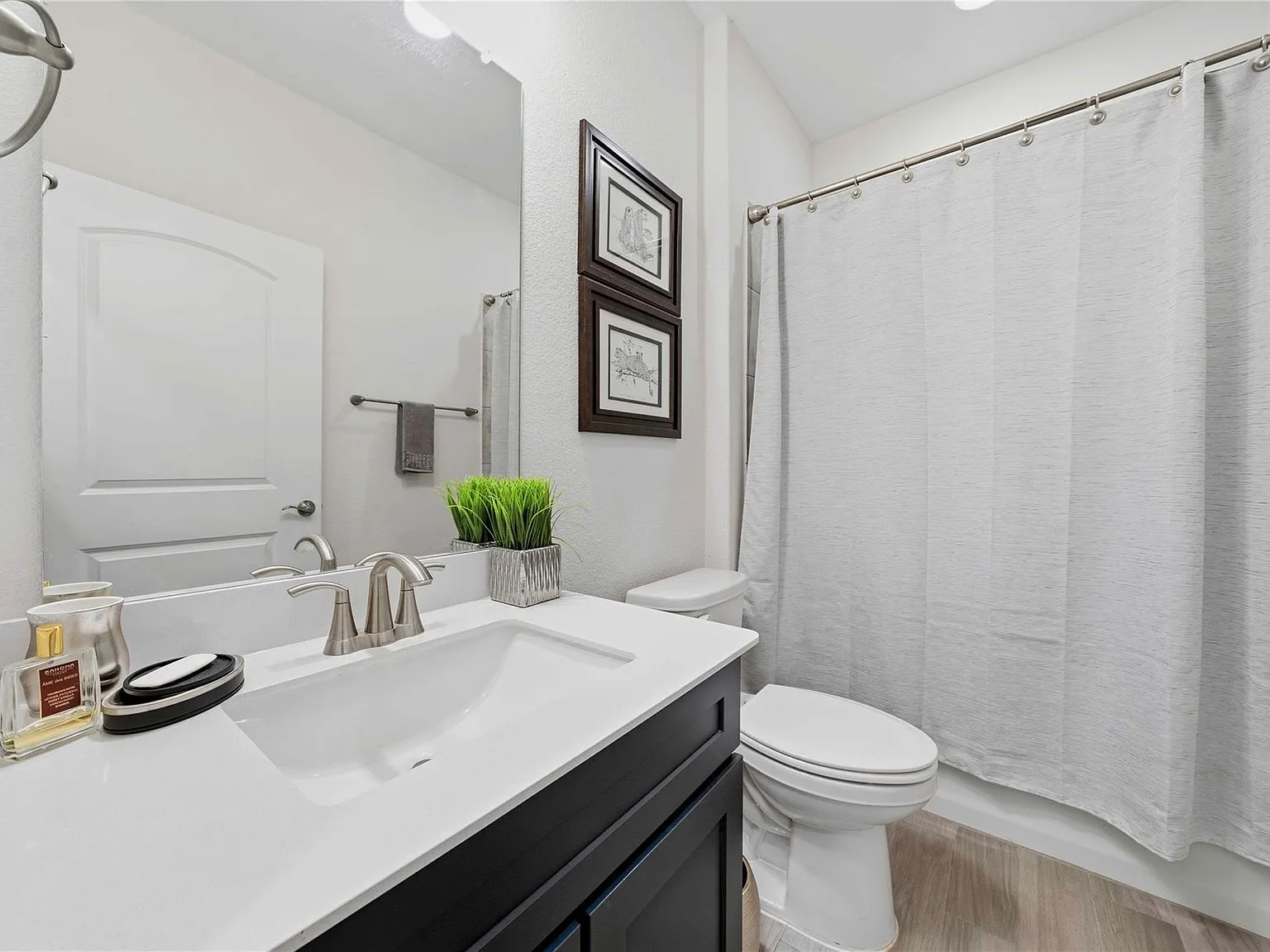 3 bed, 2317 sqft, $2,950 — Photo 4