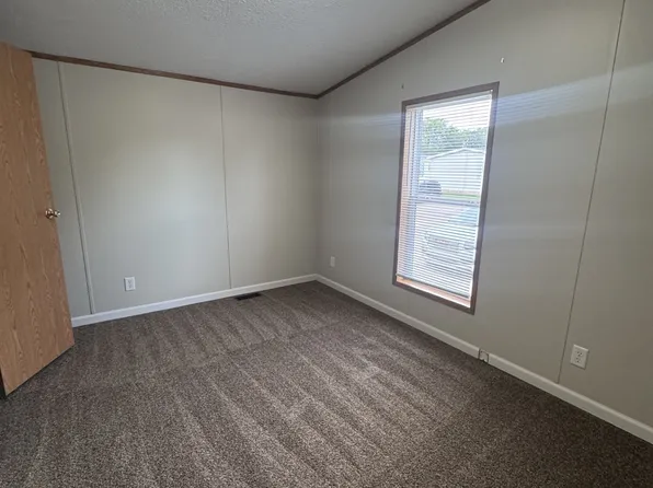 17060 Brookhurst St #127, Macomb, MI 48044