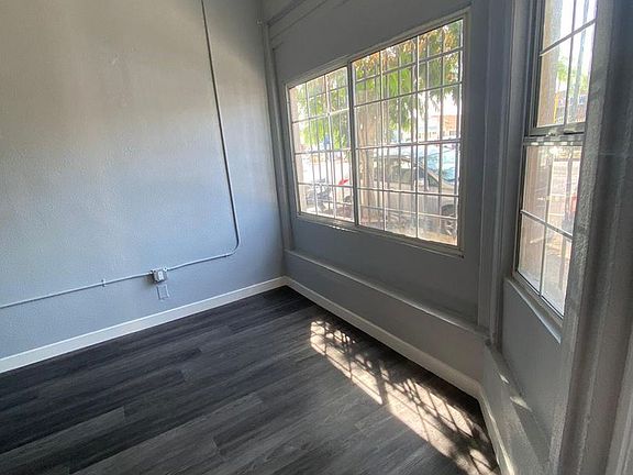 3rd image of 2501 W 54th St #10423638