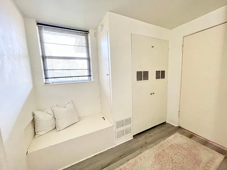 1 Virginia Ln — Photo 17