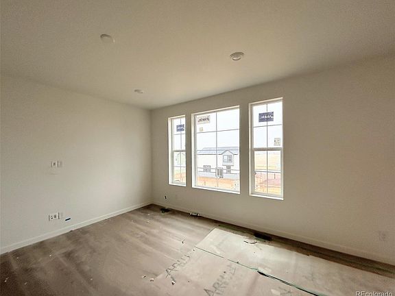5th image of 39222 Clymer Street