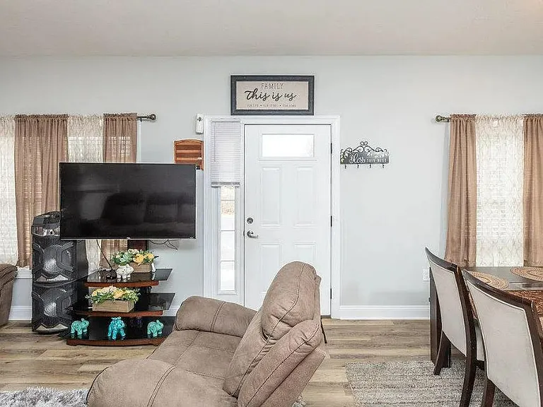 2664 Greenport Dr — Photo 4