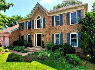 266 Terrie Dr, Sterling, VA 20165