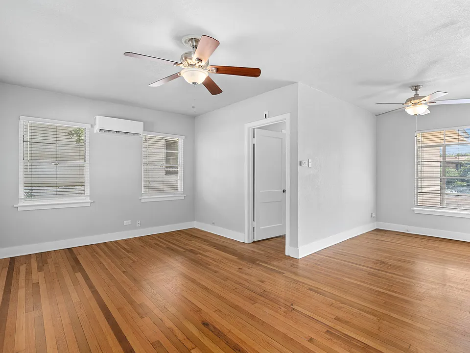 130 Claremont Ave #3