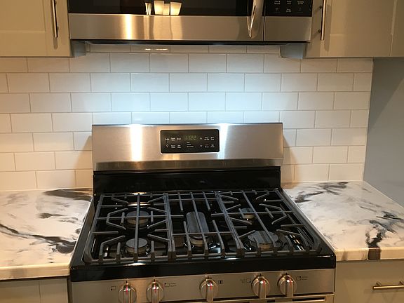 4th image of 1010 Taylor Ave