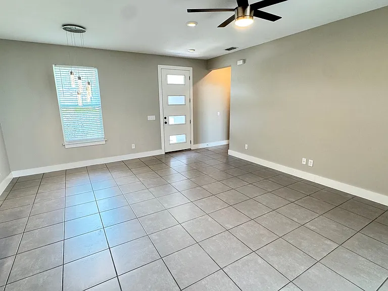 256 Hyacinth Ct — Photo 3