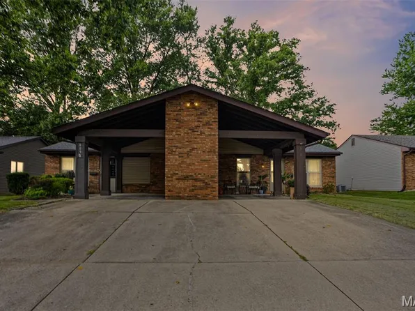 809 White Oak Dr, O Fallon, IL 62269