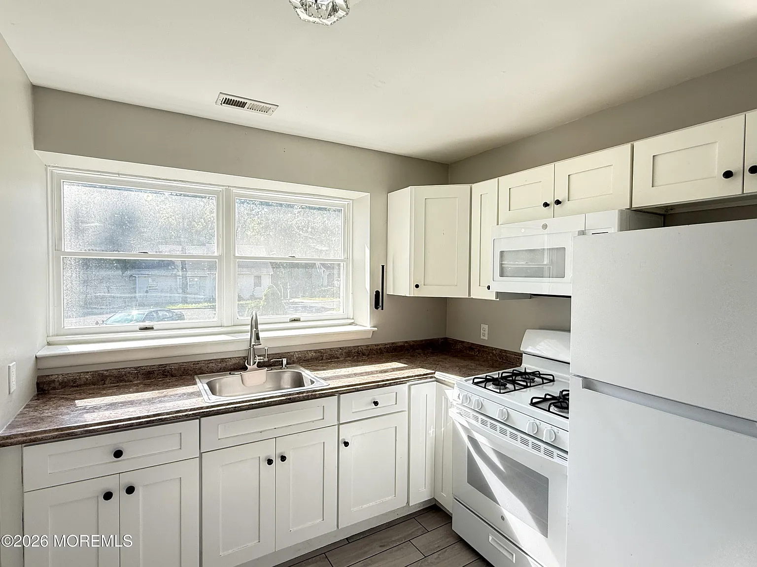2 bed, 1.5 bath, $2,000 — Photo 3
