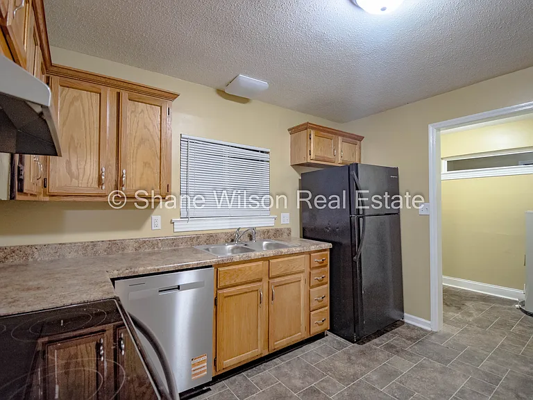 804 Henderson Ave — Photo 4
