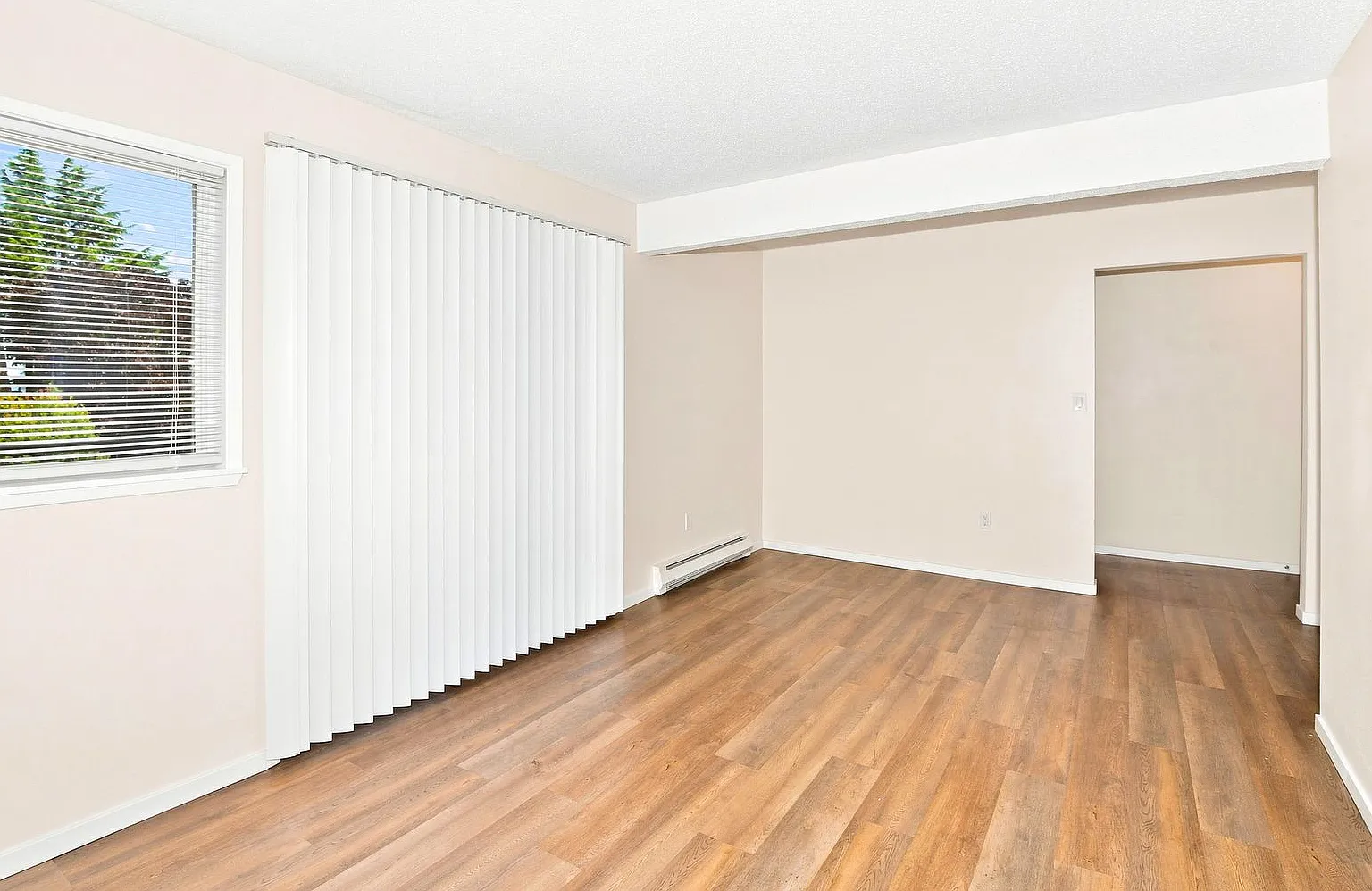 North Tacoma 2bed/1.5bath unit - #7 Renovated with washer/dryer — Photo 3
