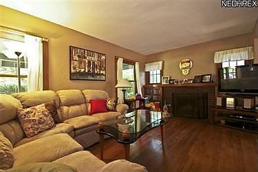 3rd image of 2043 Carabel Ave