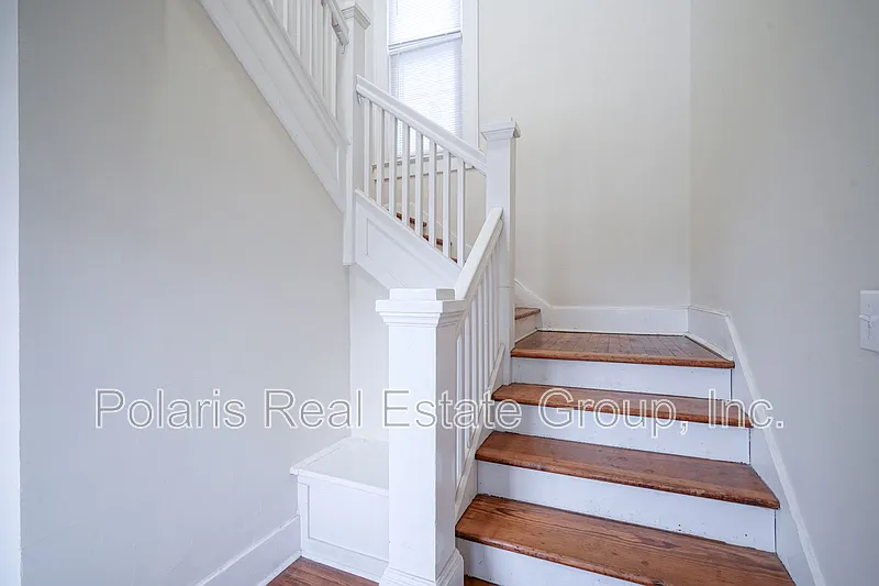 2 bed, 1.0 bath, 1400 sqft, $1,595 — Photo 4