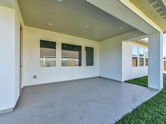 Plan 5009 Outdoor Living Area