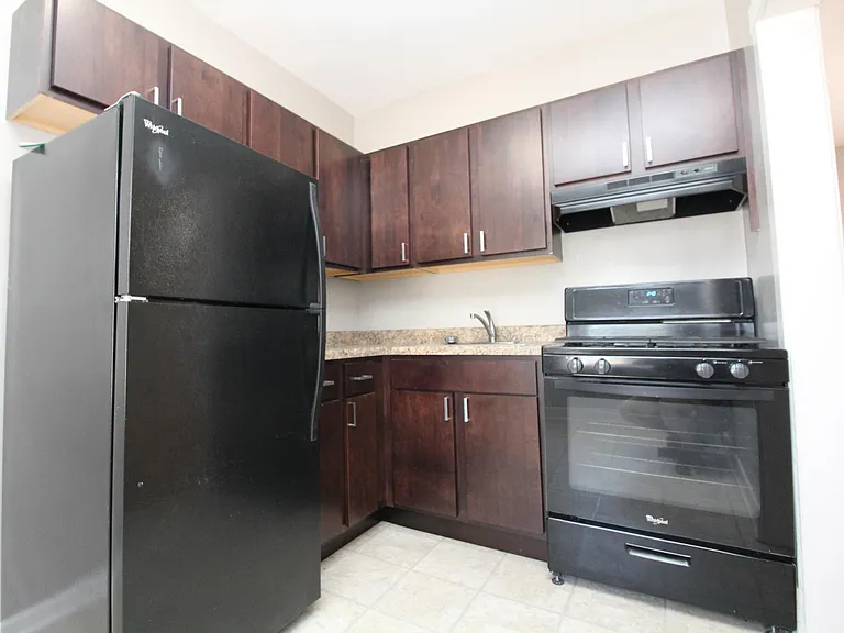 1342.5 W Argyle St #2E — Photo 3