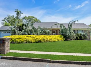 2 Apache Drive, Toms River, NJ 08753