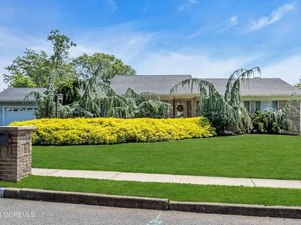2 Apache Drive, Toms River, NJ 08753