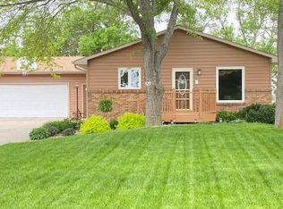 919 Willow Dr, Aberdeen, SD 57401