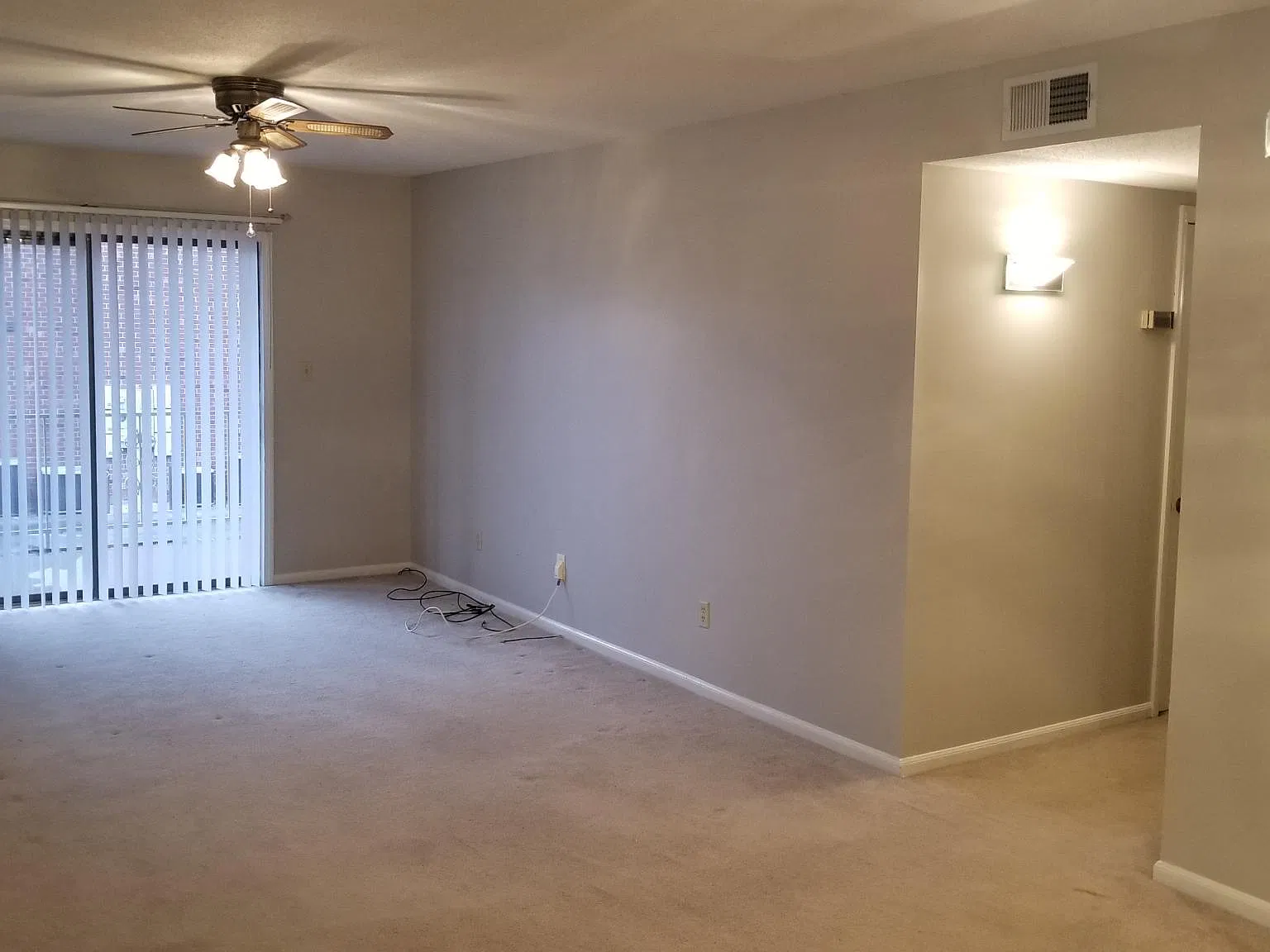 2 bed, 1000 sqft, $1,025 — Photo 2