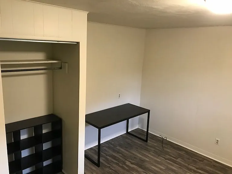 1313 Seminole Dr — Photo 3