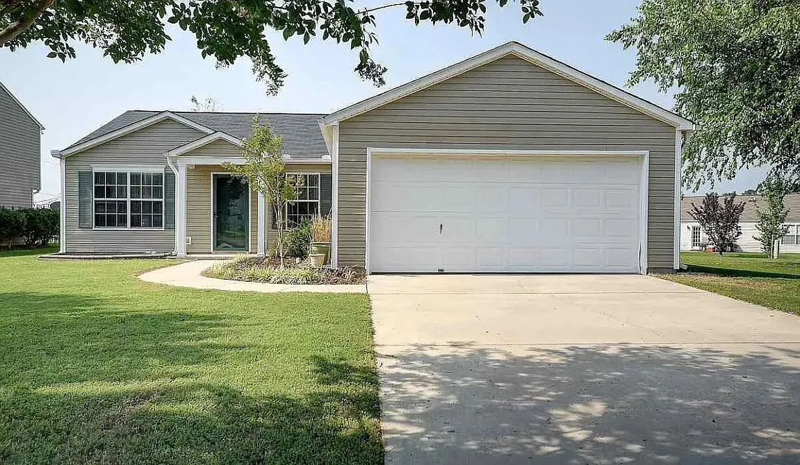 3 bed, 1420 sqft, $1,950 — Photo 1