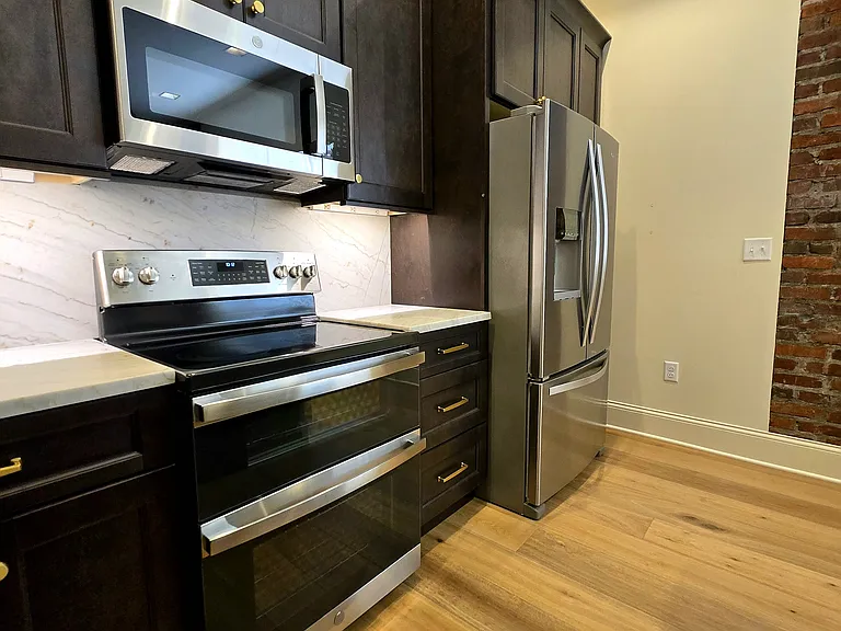 109 W Church St #B — Photo 6