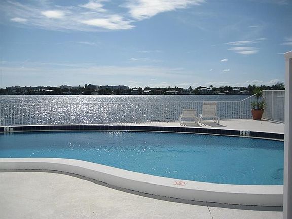 4th image of 301 Croton Ave APT 309