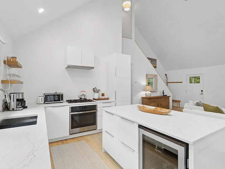 16 Central Ave — Photo 5