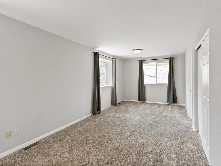 724 E 18th Ave — Photo 13