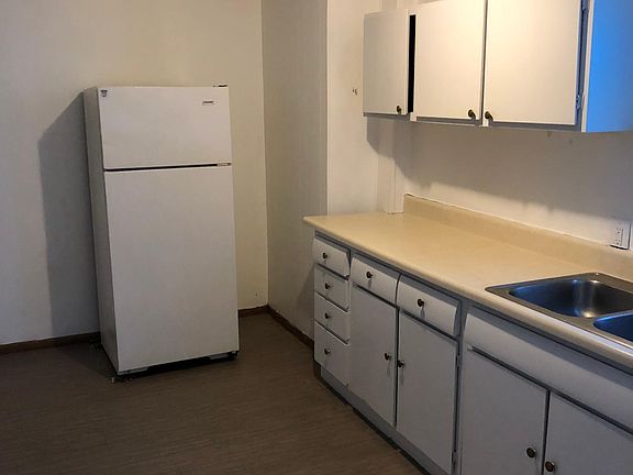 5th image of 40 College Ave APT 1