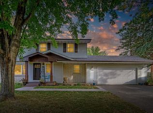 2451 Mamie Ave E, Maplewood, MN 55119