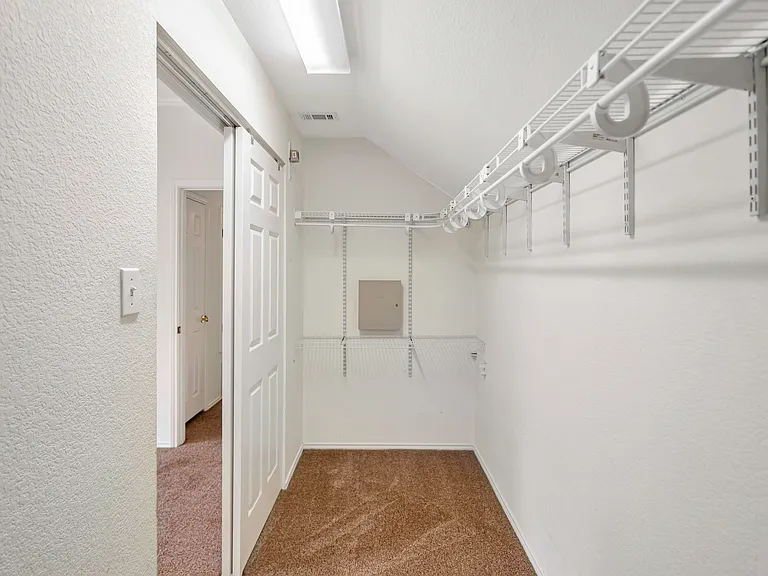 1622 Abbey Ln — Photo 45