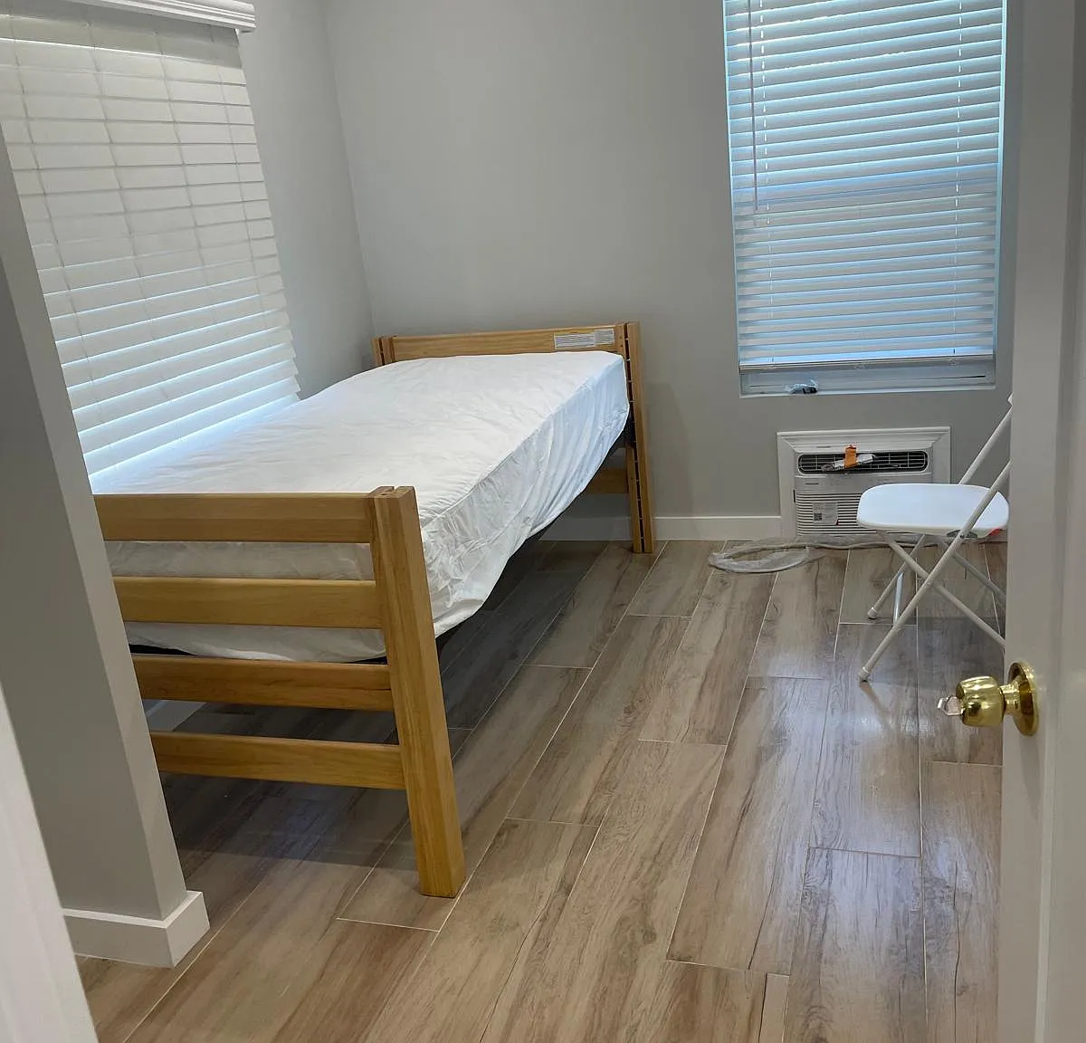 11 bed, 2200 sqft, $850 — Photo 4