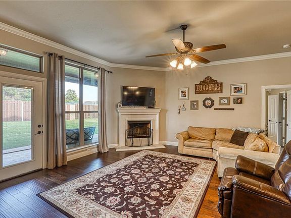 5th image of 101 Kari Linda Ct