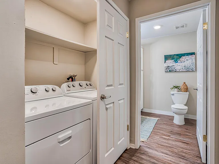 Ascent Townhome Apartments — Photo 19