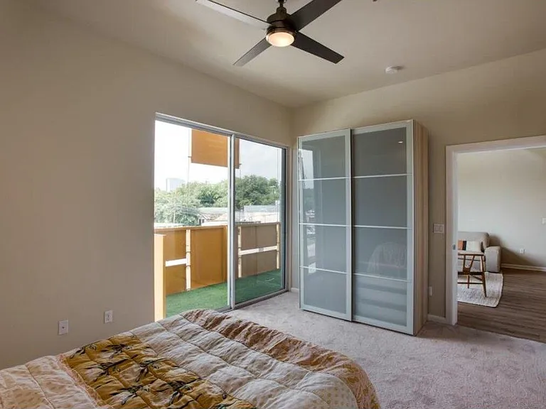 1200 E 11th St #202 — Photo 7