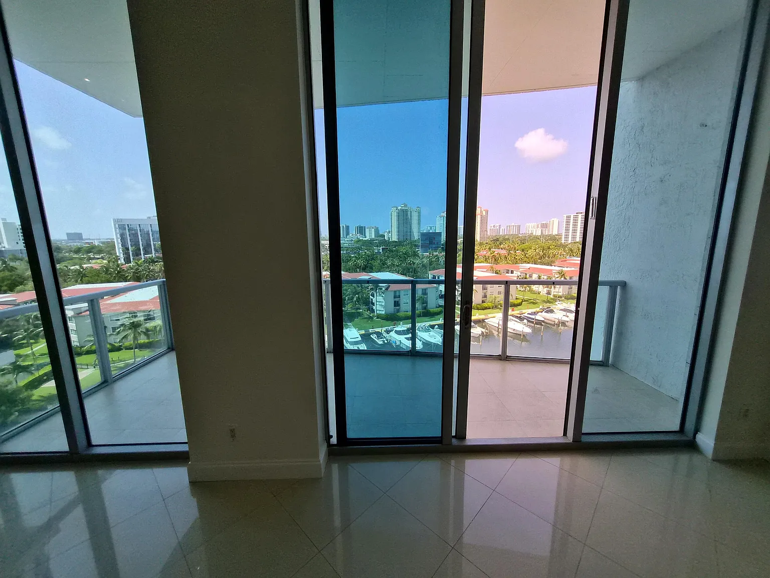 Uptown Marina Lofts Condo — Photo 4
