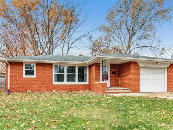 1549 Foeller Dr, Green Bay, WI 54302