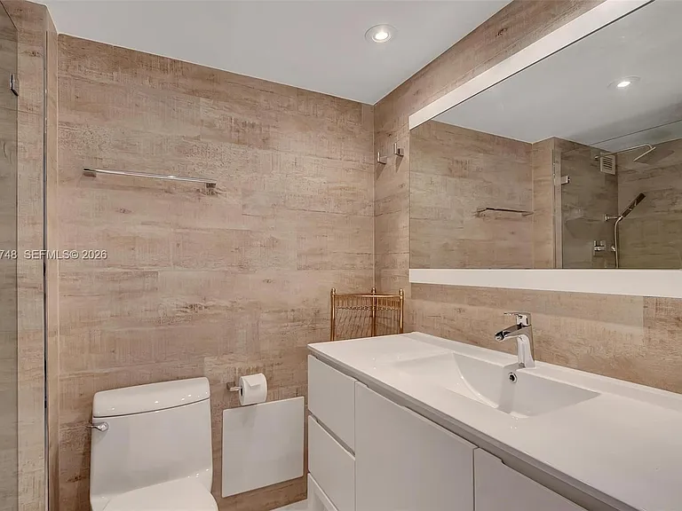 2301 Collins Ave #810 — Photo 21
